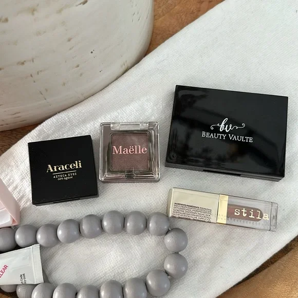 Makeup eyeshadow lashes bundle NEW! - Picture 3 of 5